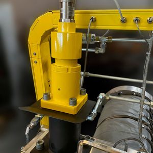 Dank drehbarem Anschluss ist der stabförmige Hyperwave Sensor von Gefran flexibel einbaubar. 