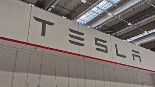 Die Produktion in der Tesla-Fabrik in Grünheide wird im Juni an weiteren fünf Tagen eingeschränkt. (Bild: Otto – VCG)