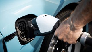 Die Vereinheitlichung des Ladestandards auf das CCS-System soll die E-Mobilität fördern. Der VDA ist zumindest dafür. (Bild: Ionity)