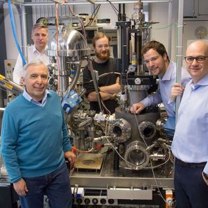 Das Forscherteam an der TU Wien: Yuri Suchorski, Johannes Bernardi, Johannes Zeininger, Martin Datler und Günther Rupprechter (v.l.n.r.).