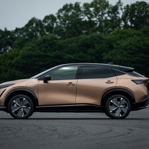 Der Ariya basiert auf einer neuen Plattform des Renault-Nissan-Konzerns und liegt zwischen den SUVs Qashqai und X-Trail.(Bild:  Nissan)