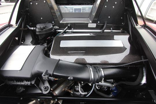 Der Motor liegt im Heck des Sportlers. (Foto: Roding)