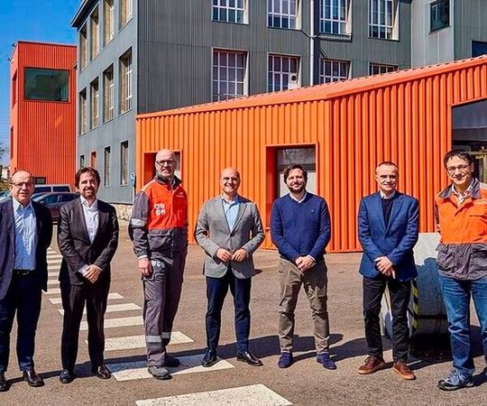 From left to right: Enrique Señaris, Tax Director at Arcelormittal Spain; José Manuel Martínez, Director of Technology, Projects and Services at Moeve; Íñigo Ezquerra, Open Innovation Director, Global R&D, Arcelormittal Spain; Carlos Barrasa, Director of Commercial & Clean Energies at Moeve; Carlos Aguilera, Head of Commercial Development & Customer Solutions in the Decarbonization area at Moeve; Javier Antúnez, Director of the Cross Grants Area at Moeve; and Pedro Prendes, Global R&D Process Portfolio Leader at Arcelormittal.(Source:  Moeve)