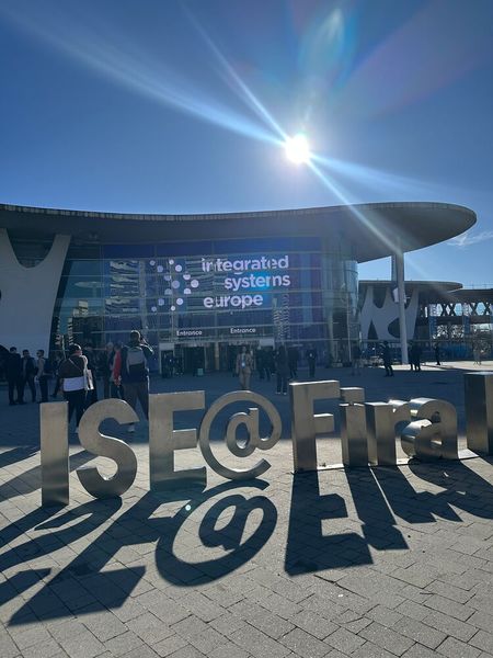 Die ISE startet mit Sonnenschein, aber es war deutlich kühler dieses Jahr. (Bild: Vogel IT-Medien)