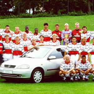 Große Vergangenheit: In den 1990er Jahren war Opel FIFA- und UEFA-Sponsor sowie Partner renommierter Clubs wie FC Bayern München (Foto), AC Mailand, Paris Saint-Germain und IFK Göteborg. Mit dem deutschen Rekordmeister arbeitete Opel zwölf Jahre (1990 bis 2002) zusammen.(Foto:  Opel)