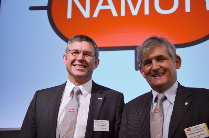 Old and new NAMUR chairmen: Dr. Wilhelm Otten of Evonik (left)takes the chair of Dr. Norbert Kuschnerus, Bayer Technology Services.  (Picture: PROCESS)