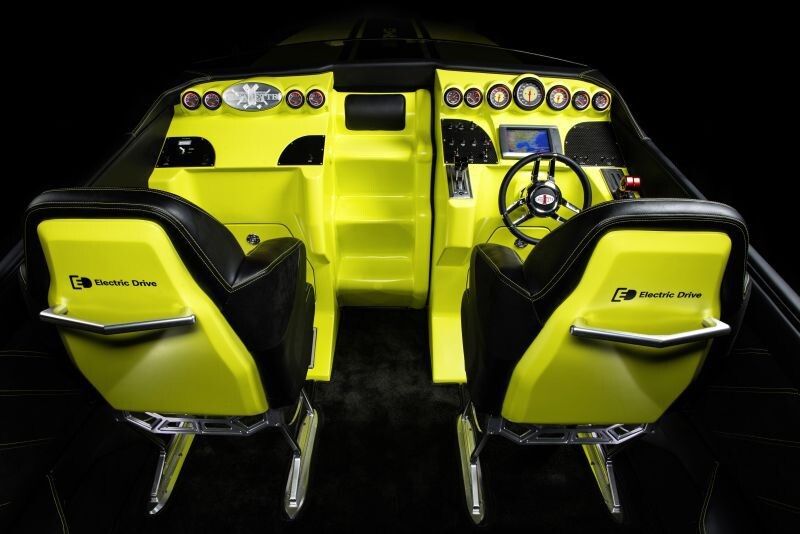 In der Konzeptstudie „Concept Cigarette AMG Electric Drive“ kommen zahlreiche Komponenten des SLS AMG Coupé Electric Drive zum Einsatz. Das Powerboat fasziniert mit einer Leistung von 1656 Kilowatt und einem maximalen Drehmoment von 3000 Newtonmetern. (Daimler)