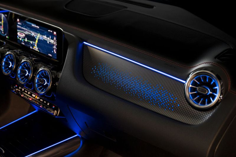 Besonderen Wert hat Mercedes-Benz auf Vernetzung und Infotainment gelegt. (Bild: Daimler)