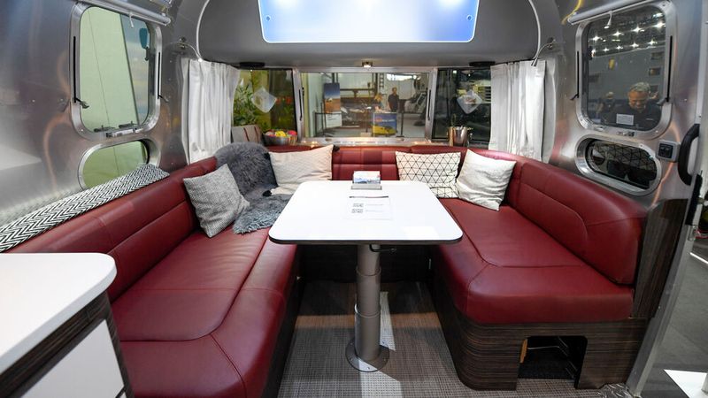 Blick in den Innenraum des Airstream. (Bild: Messe Düsseldorf/ctillmann)