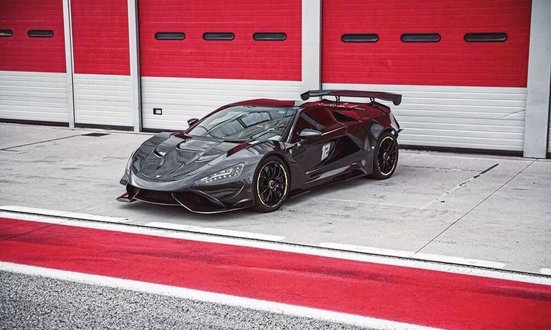 Der 4,2-Liter-V8 leisten 480 kW/687 PS und die beiden E-Motoren an der Vorderachse kommen auf 480 kW/653 PS. (Tushek)
