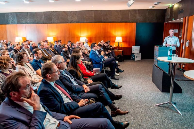 Die Veranstaltung verband Bereiche der Industrie, Wissenschaft und Politik mit der Medizin. Dazu wurden Lösungen und Innovationen auf internationaler Ebene mit den Zuhörenden am MedtecSUMMIT geteilt.  (©Bayern Innovativ / Thomas Geiger)