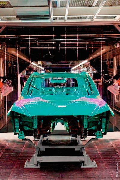 Polyplan mit seinen neu entwickelten, robotergeführten Inline-Messanlagen bereits erste Werke von Automobilherstellern ausgestattet, wodurch Spaltmaße und Bündigkeiten nun automatisch gecheckt werden können. (Bild: Polyplan)