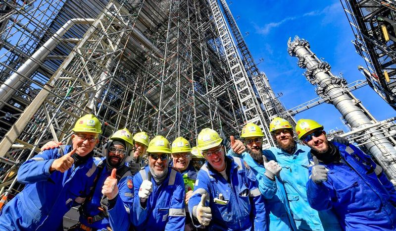 Wartung, Instandhaltung, Turnaround oder Betrieb: Gut, wenn man sich bei anspruchsvollen Aufgaben auf starke Partner verlassen kann. Besonders die Chemie-Industrie setzt auf starke Dienstleister. Im zweiten Corona-Jahr 2021 finden sich unter den (nach Umsatz) größten Industriedienstleistern nicht nur alte Bekannte, sondern auch zwei Neuzugänge - zeigt die aktuelle Auswertung des Beratungs- und Marktforschungsunternehmen Lünendonk (2022). (Bild: ©Bilfinger SE)