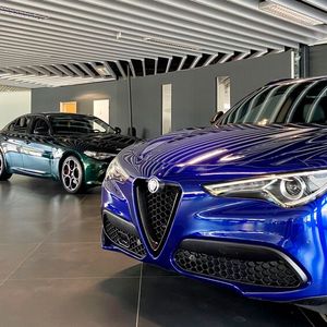 Der Alfa-Romeo-Showroom von Moll in Köln-Ehrenfeld. (Bild:  Moll Automobile)