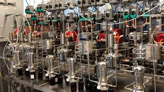 Die Kooperation zwischen Siemens und Merck soll neue Möglichkeiten eröffnen, um die modulare Produktion voranzutreiben. (Merck)