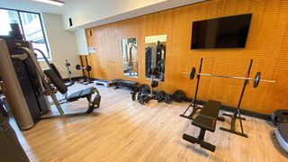 Kostenloses Fitnessstudio statt ausgedienter Kantine: Das Kieler Autohaus Schmidt & Hoffmann hat für seine Mitarbeiter ein attraktives Gesundheitsangebot geschaffen. (Bild: Autohaus Schmidt & Hoffmann)