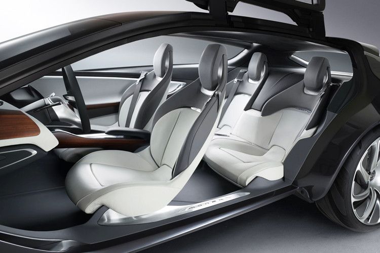 Einen luftigen Passagierraum erreichten die Ingenieure, indem sie das Cockpit rund 15 Zentimater tiefer legten als in herkömmlichen Modellen. (Foto: Opel)