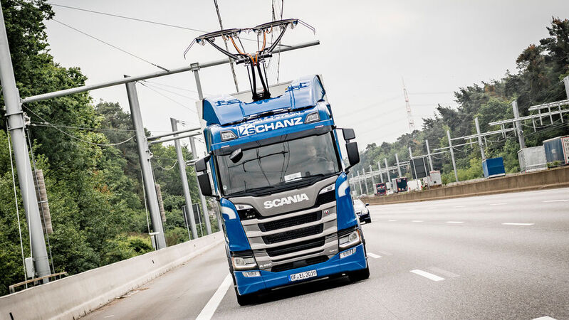 Scania testet Oberleitungs-Lkw auf der A5. 