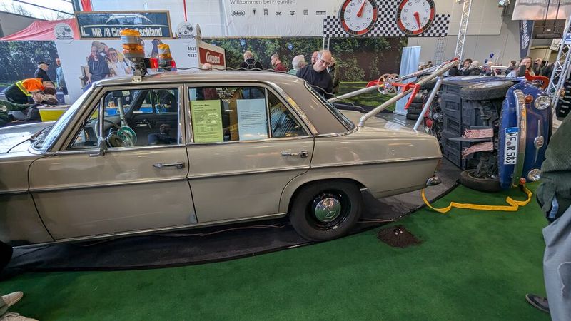 Inklusive Unfallszene und leicht improvisiertem Abschleppwagen. (Bild: Dominsky – VCG)