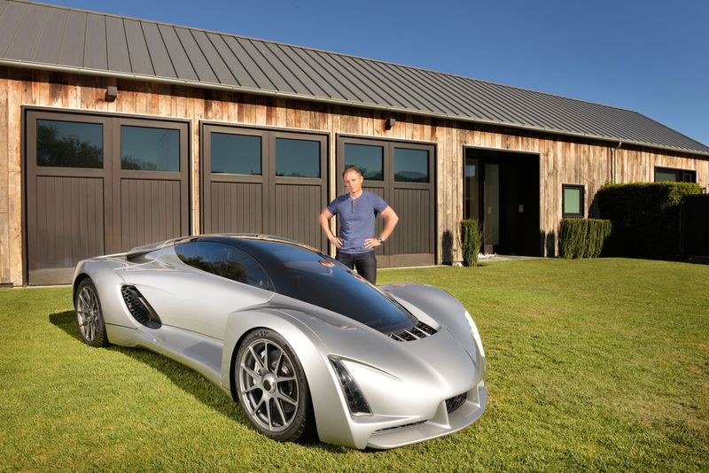 Der Blade hat es in sich: Ein 700 PS starker Hybrid-Motor schießt den 635 kg leichten Zweisitzer in rund 2 s von 0 auf 100 km/h. (Bild: Divergent Microfactories)
