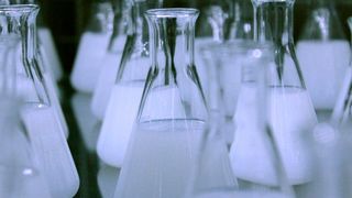 Experten haben die technischen Risiken und Fragen untersucht, die mit der kontinuierlichen Biopharmazeutika-Herstellung mit Single-Use-Systemen verbunden sind. (gemeinfrei)