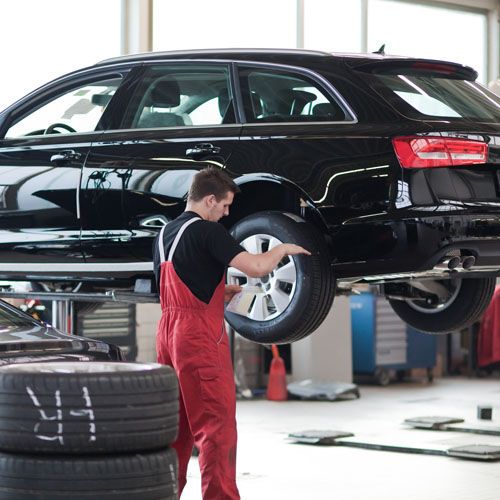 Der Anzahl der Kunden, die zum Reifenwechsel in die Werkstatt kommen, könnte weiter zurückgehen.(Bild:  ZDK)