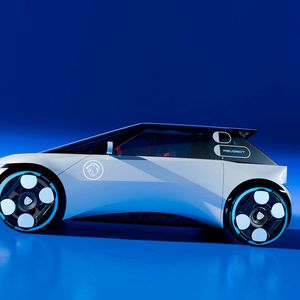 The Polygon is less than four meters long. Despite its futuristic look, its silhouette also conveys classic small car proportions reminiscent of the Peugeot 205.(Image: Peugeot)