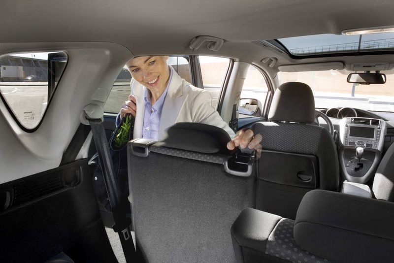 Die Sitze lassen sich mit wenigen Handgriffen umklappen. (Archiv: Vogel Business Media)