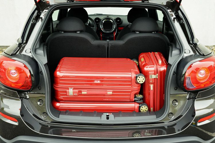 Durchaus alltagstauglich: Das Gepäckabteil fasst im Normalzustand 330 Liter. Bei umgeklappten Rücksitzlehnen wächst das Ladevolumen auf bis zu 1.080 Liter. (Mini)