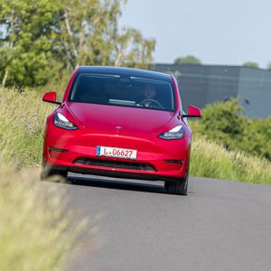 Aber auch das neue Format macht aus dem viertürigen Coupé auf Stelzen keinen rustikalen Geländewagen.(Bild:  SP-X/Frank Ratering)