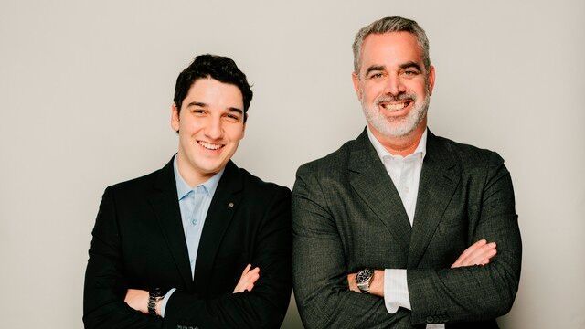 Die beiden Gründer von Zeropoint Lavi Friedman (li.) und Joseph Gertz (re.) setzen auf einen Ansatz, der Netzwerkgrenzen nicht absichert, sondern physisch neu zieht. Keine Pakete rein, keine Daten raus – nur menschliche Interaktion und Pixel.(Bild:  Zeropoint)