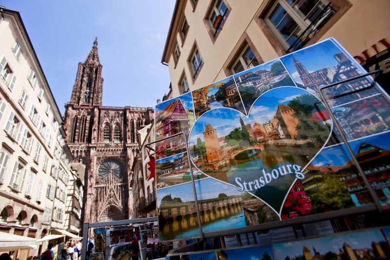 Wen interessieren schon Postkarten, wenn Sehenswürdigkeiten nur einen Steinwurf entfernt stehen? (Bild: SoftEngine)