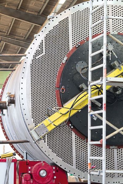 31,5 Kilometer Titanrohr wurden im Inneren des Wärmetauschers verbaut. (Ebner)