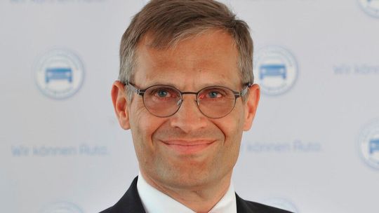 Dr. Kurt-Christian Scheel, Hauptgeschäftsführer des ZDK, fordert die Bundesregierung auf, die erforderlichen Rahmenbedingungen für den Hochlauf der Elektromobilität zu schaffen.(Bild:  Promotor)