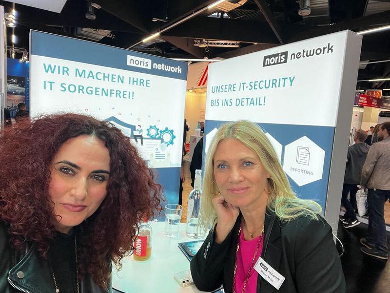 Bei Kirsten Meier, noris network, kann Besa, IT-BUSINESS, endlich eine kurze Pause einlegen. (Bild: Vogel IT-Medien GmbH)