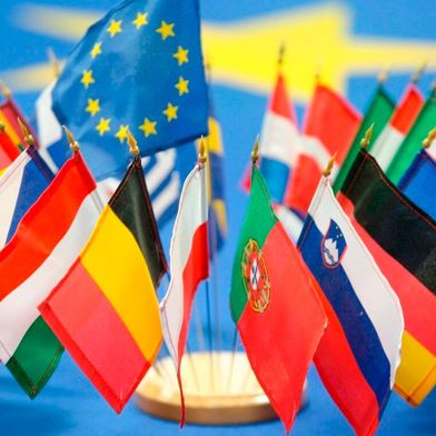 Weil der US-Präsident Donald Trump wegen Grönland einige EU-Länder mit Erpressungszöllen drangsalieren will, wenn die nicht machen, was er will, leitet die EU noch in dieser Woche Beratungen für Gegenmaßnahmen ein, bei denen es auch um die „Handels-Bazooka“ geht ... (Bild: EU-Rat)