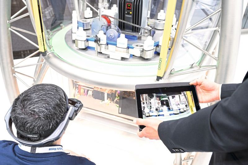 Eine Flaschenabfülllinie verdeutlicht die signifikanten Effizienz- und Betriebszeitverbesserungen, die sich durch den Einsatz von KI in zwei Bereichen erzielen lassen. (Bild: OMRON)