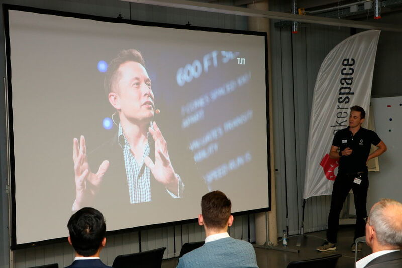 In einem abschließenden Inspirationsvortrag präsentierte Johannes Ungar den studentischen Ansatz von „einfach machen“ des Teams WARR Hyperloop, das drei Mal in Folge die Hyperloop Pod Competition von SpaceX und Elon Musk gewinnen konnte. (Hofmann/VCG)