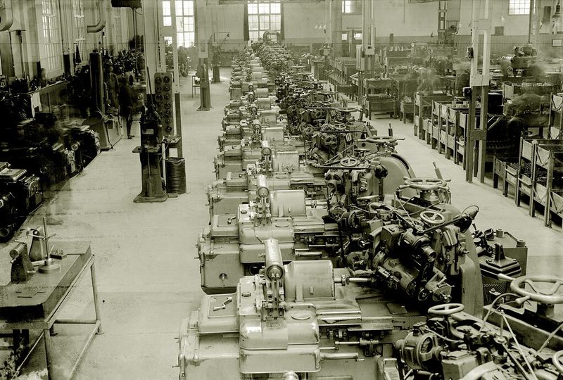 Maschinenpark der Zahnradfabrik mit ersten Maag-Maschinen. (Bild. ZF Friedrichshafen)