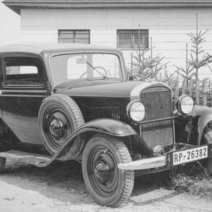 Trotz Weltwirtschaftskrise ein Bestseller, den Kaufleute und Handelsvertreter kauften – der Opel 1,2 Liter, der als Nachfolger des Opel 4/12 PS („Laubfrosch“) von Juli 1931 bis September 1935 produziert wurde. Nachdem frühere Opel-Pkw noch die Angabe der Steuer-PS in der Modellbezeichnung führten, wurde nach der Übernahme von Opel durch General Motors das in den USA gemeinsam mit GM neu entwickelte Fahrzeug nur noch nach dem Hubraum benannt.(Bild:  Opel)