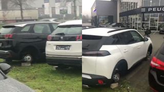 Auf dem kurzen Video ist zu sehen, dass die Autos direkt vor dem Haupteingang des Standortes ihrer Räder entledigt wurden.  (Bild: Screenshot)