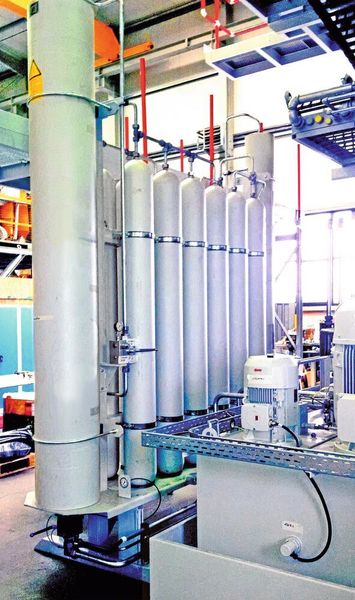Das ist der Kolbenspeicher für den Hauptantrieb der Blasformanlage von Roth. (Roth Hydraulics)