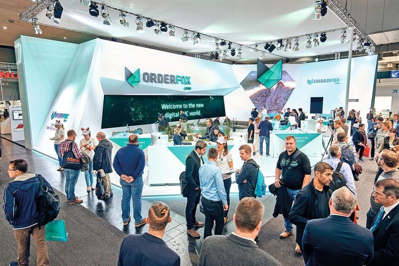 «Willkommen in der neuen, digitalen CNC-Welt»: Die Mitarbeiter des liechtensteinischen Unternehmens aus Ruggell betreuten in sechs Tagen 1489 Firmen aus 63 Ländern. (Orderfox)