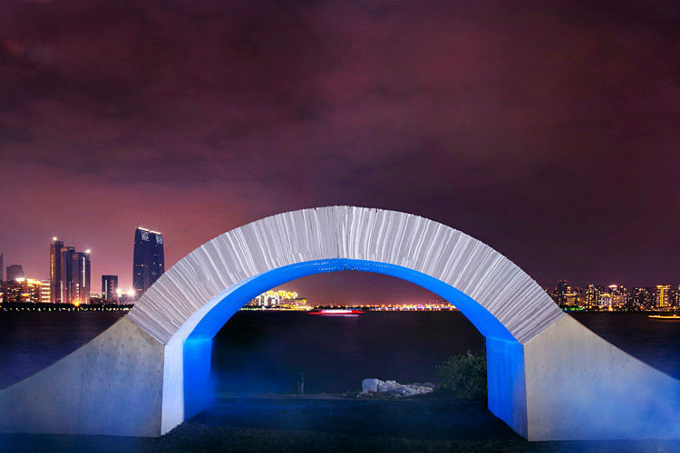 ... um eine Papierbrücke zu bauen. Rund 7,6 Tonnen wiegt das so genannte Pop-up-Kunstwerk des Künstlers Steve Messam. (Foto: Jaguar Land Rover)