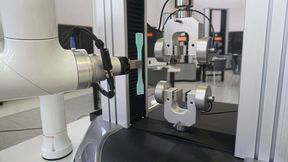 Quantum Mate mit integriertem Cobot übernimmt manuelle, repetitive Tätigkeiten in einem automatisierten, zuverlässigen und effizienten Prozess.  (Bild: Galdabini)