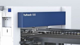 Für die Zukunft flexibel gehalten: Die Trupunch 1000 ist eine kompakte Stanzmaschine, aber wenn es erforderlich wird, kann sie ganz einfach zur Stanz-Laser-Maschine Trumatic 1000 fiber metamorphisiert werden. (Trumpf)