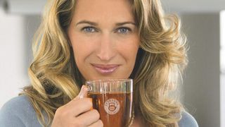 Steffi Graf setzt auf Getränke von Teekanne; die Erfinder des Doppelkammerbeutels auf IT-Systeme von Salt Solutions. (Bild: Teekanne)
