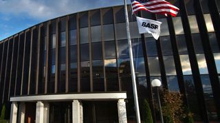 „Im Zuge der Konzentration unseres Portfolios auf strategische Wachstumsfelder veräußern wir das Geschäft an den strategischen Käufer EP Minerals." (BASF)