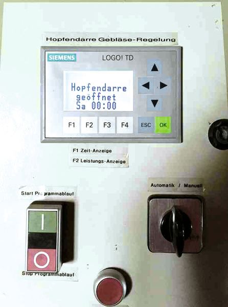 In der turmartigen Darre wird der Hopfen getrocknet, bevor er zum Bierbrauen verwendet werden kann. (Bild: Christian Ibel)