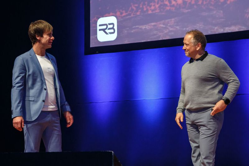 Rüdiger Böhm, Keynote Speaker und Business Mentor, erzählt seine Geschichte und seine Erfahrung und übermittelt das „richtige“ Mindset für Zufriedenheit, Glück und persönlichen Erfolg. (Bild: Jacob)